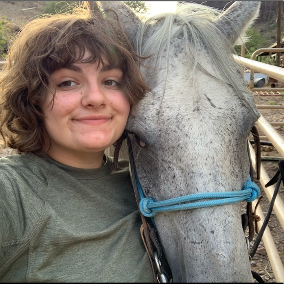 Meet your Posher, Jori - Picture 2 of 2